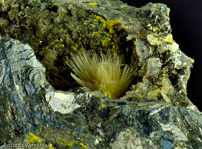 klebesbergite di Pereta (cristalli 6 mm.)